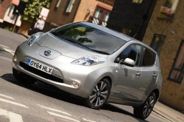 Nissan Leaf е не само един от най-евтините модели в сегмента, но и един от най-надеждните. Само 14% от собствениците информират, че колите им са претърпели някакви проблеми и всички са били дребни електрически, несвързани с двигателя. Поправките обаче за две трети от собствениците са били скъпи. Но ремонтите като цяло са бързи, една трета от колите са били готови за ден, а останалите - за по-малко от седмица.
Рейтинг на надеждност 91.1%